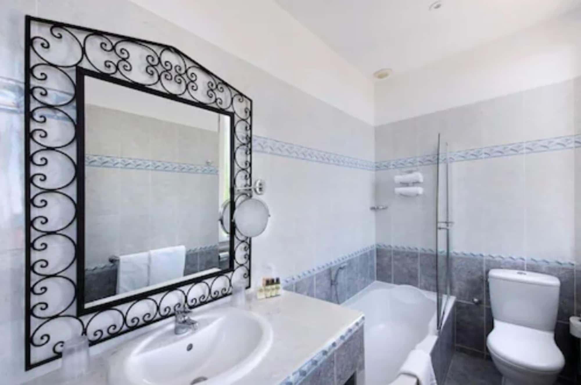 Hotel Chateau De La Tour Кан Екстериор снимка